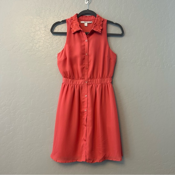 LC Lauren Conrad Dresses & Skirts - ⭐️LC Lauren Conrad salmon coral color sleeveless dress with lace collar size 0